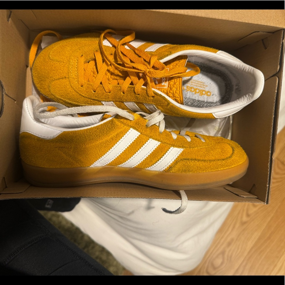 Adidas Gazelle in Orange Peel